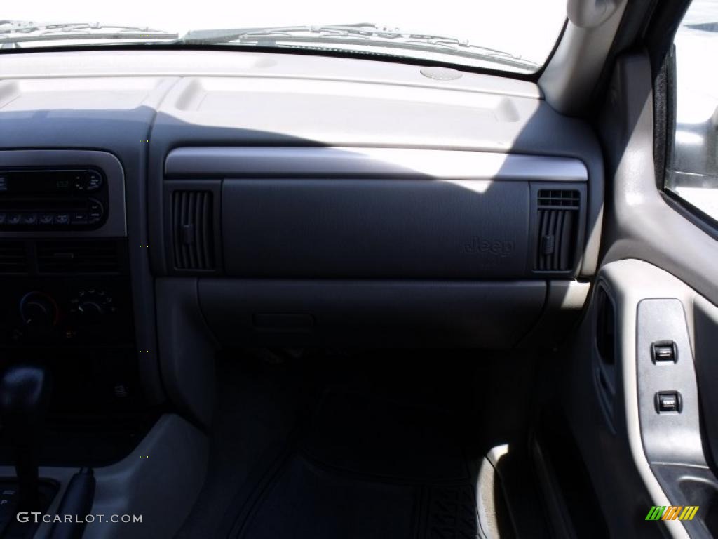 2004 Grand Cherokee Special Edition - Bright Silver Metallic / Taupe photo #19