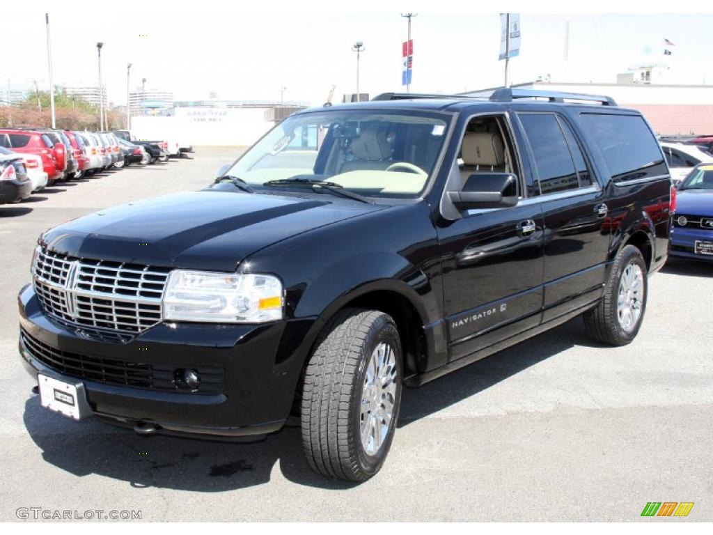 Black Lincoln Navigator