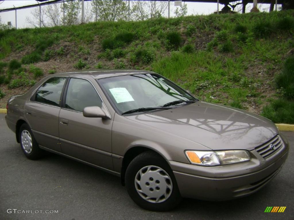 1999 Camry LE - Cashmere Beige Metallic / Oak photo #1