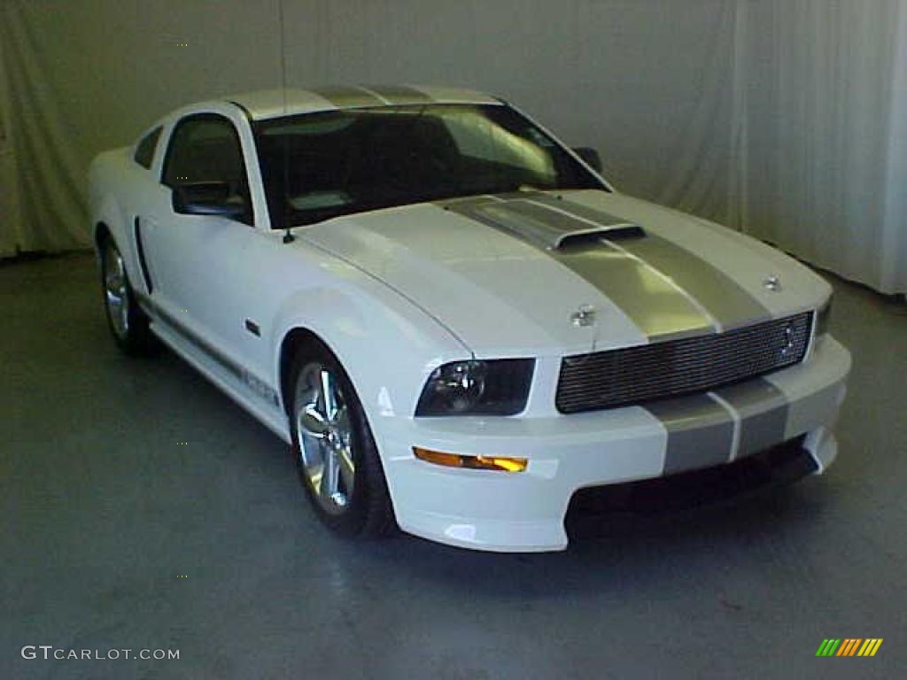 2007 Mustang Shelby GT Coupe - Performance White / Dark Charcoal photo #2