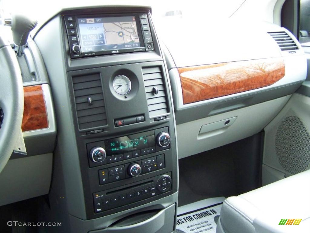 2008 Town & Country Touring - Inferno Red Crystal Pearlcoat / Medium Slate Gray/Light Shale photo #24