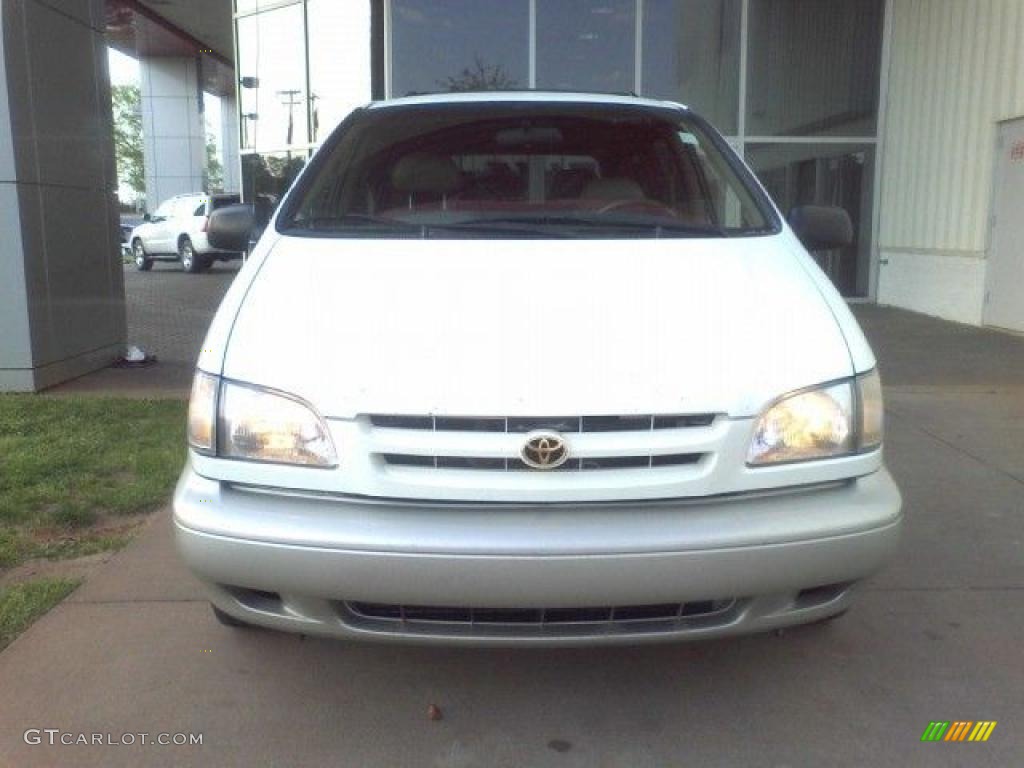 1999 Sienna XLE - Super White / Oak Beige photo #2