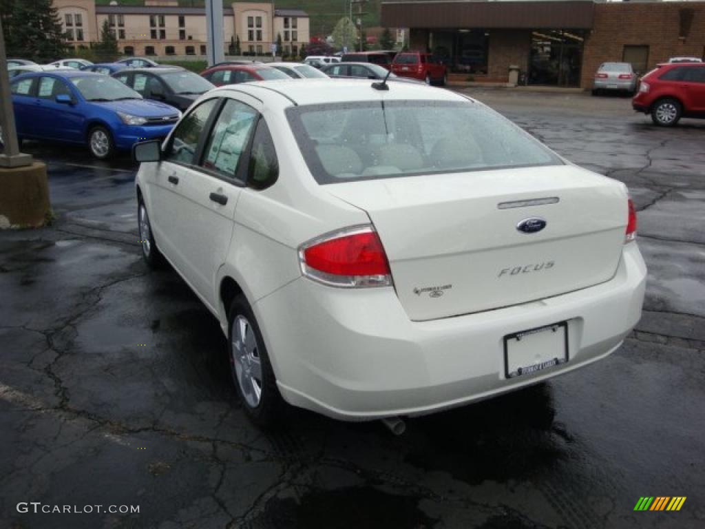 2010 Focus S Sedan - White Suede / Medium Stone photo #5