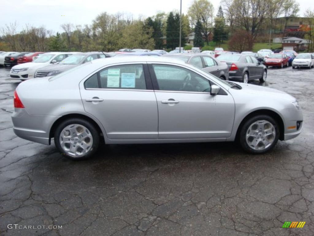 2010 Fusion SE V6 - Brilliant Silver Metallic / Charcoal Black photo #2