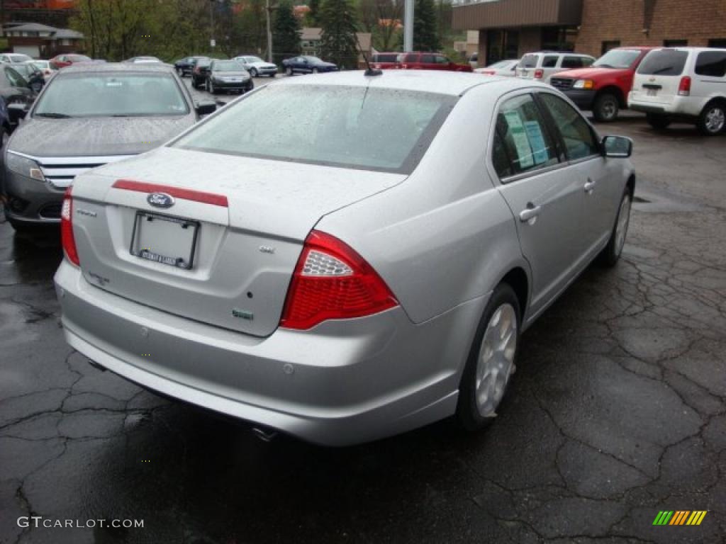 2010 Fusion SE V6 - Brilliant Silver Metallic / Charcoal Black photo #3