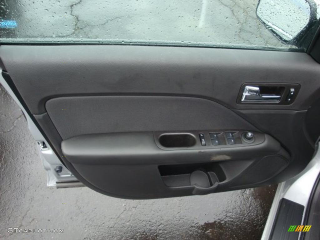 2010 Fusion SE V6 - Brilliant Silver Metallic / Charcoal Black photo #15
