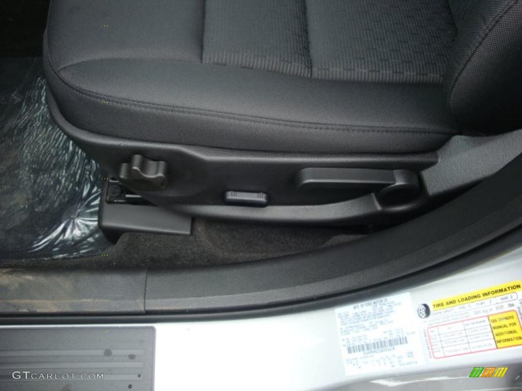 2010 Fusion SE V6 - Brilliant Silver Metallic / Charcoal Black photo #16