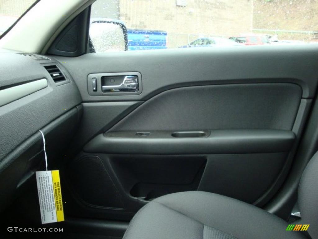 2010 Fusion SE V6 - Brilliant Silver Metallic / Charcoal Black photo #17