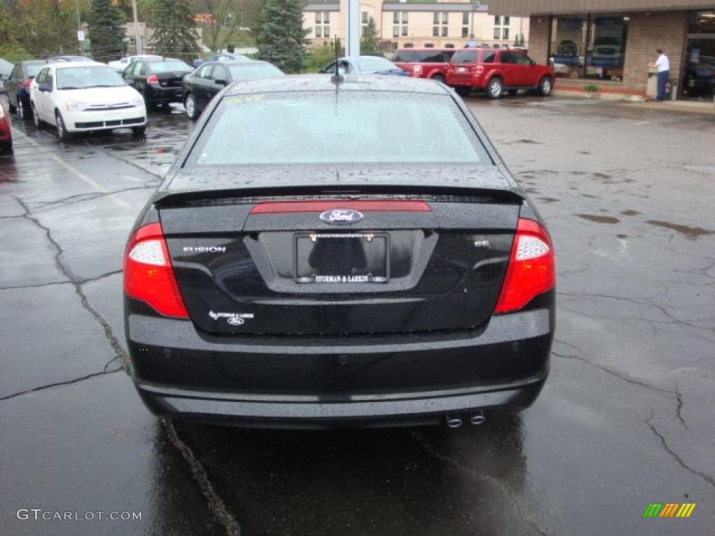 2010 Fusion SE - Tuxedo Black Metallic / Charcoal Black photo #5