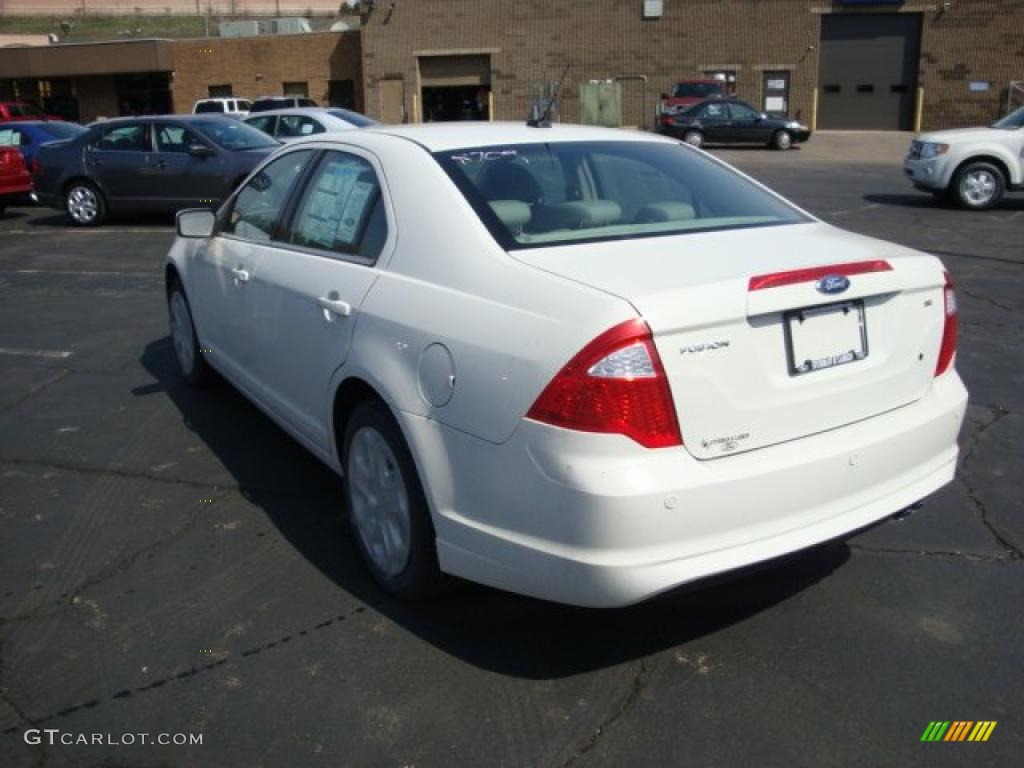 2010 Fusion SE V6 - White Suede / Medium Light Stone photo #18