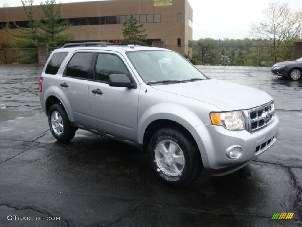 2010 Escape XLT V6 4WD - Ingot Silver Metallic / Charcoal Black photo #1