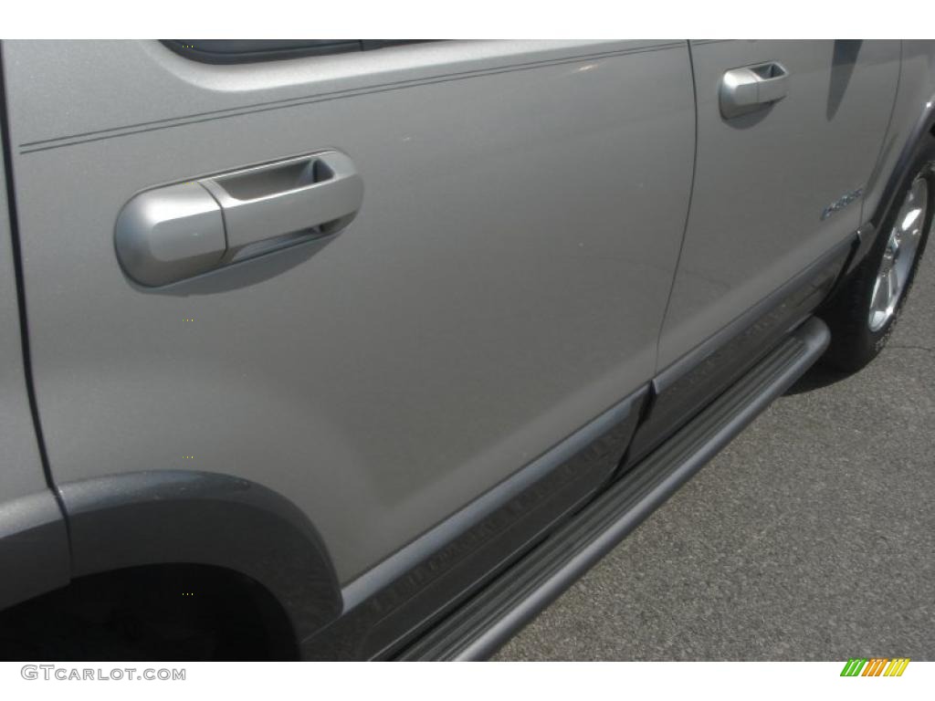 2005 Explorer XLT - Silver Birch Metallic / Graphite photo #25