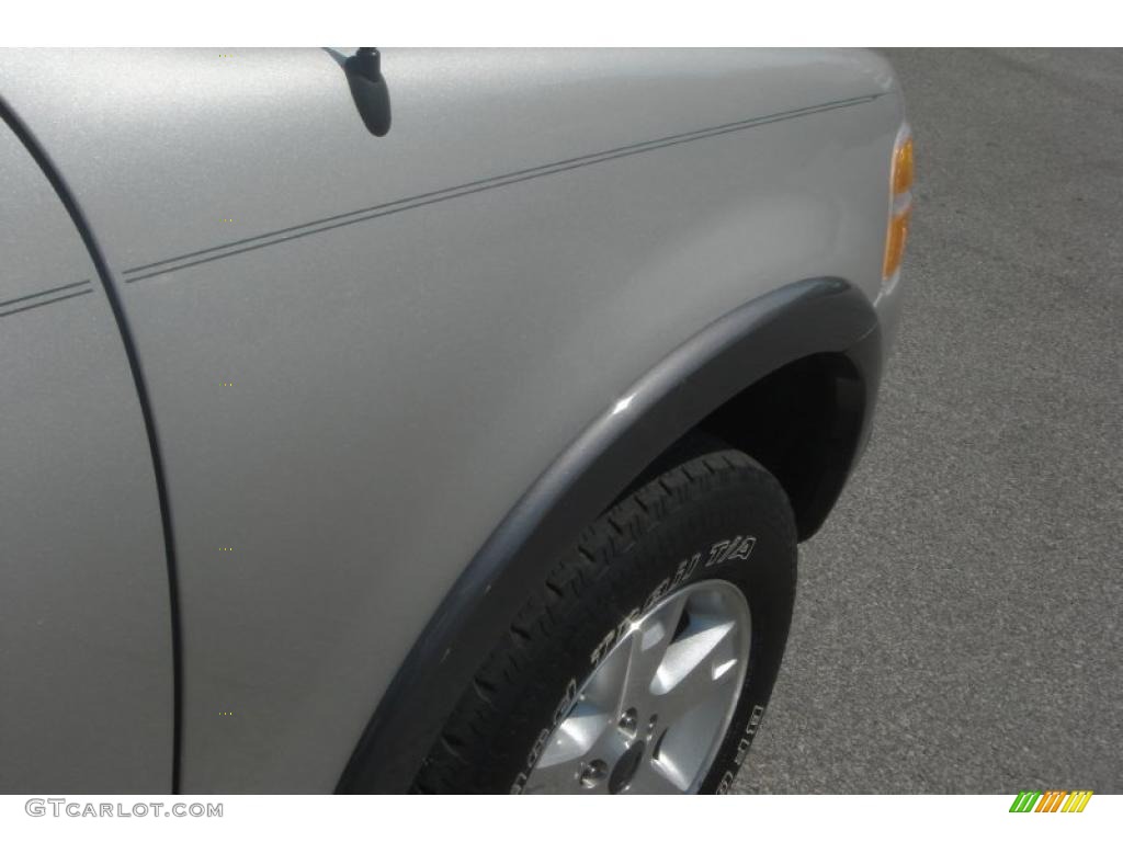 2005 Explorer XLT - Silver Birch Metallic / Graphite photo #28
