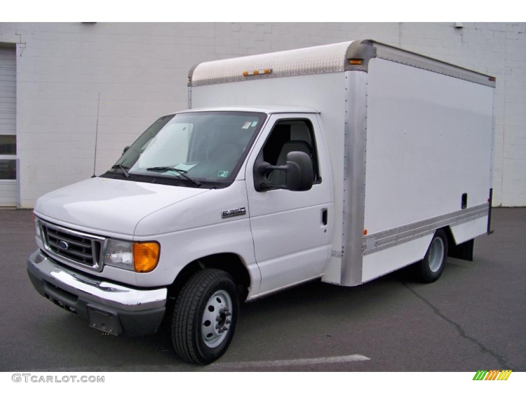 2006 E Series Cutaway E350 Commercial Moving Van - Oxford White / Medium Flint photo #1