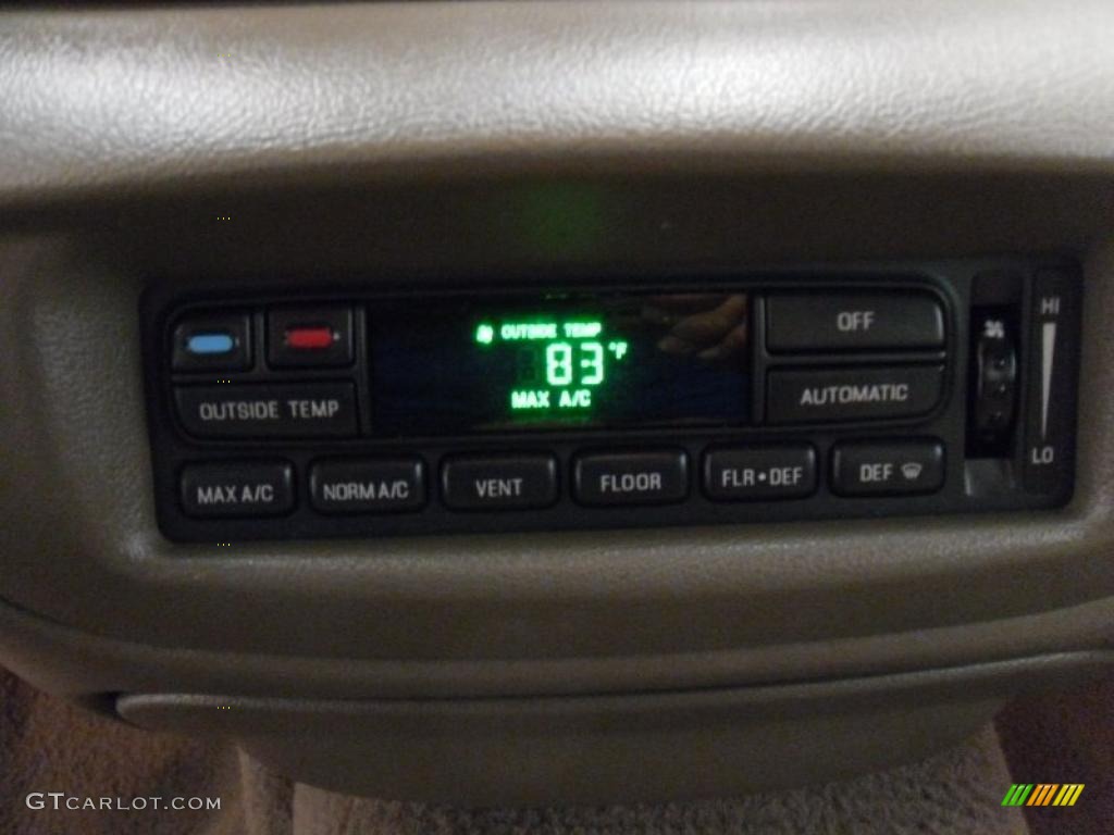 2003 Crown Victoria LX - Arizona Beige Metallic / Medium Parchment photo #11