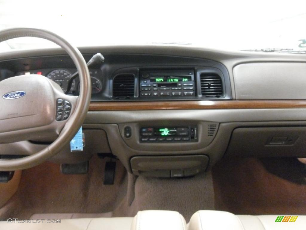 2003 Crown Victoria LX - Arizona Beige Metallic / Medium Parchment photo #15