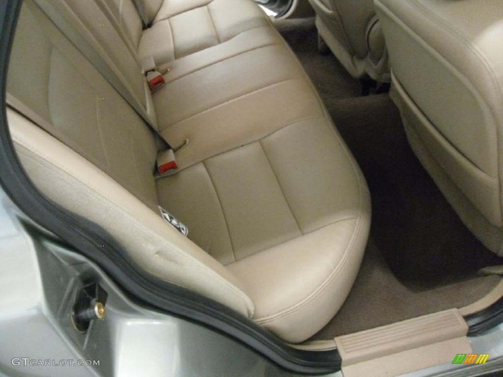 2003 Crown Victoria LX - Arizona Beige Metallic / Medium Parchment photo #17
