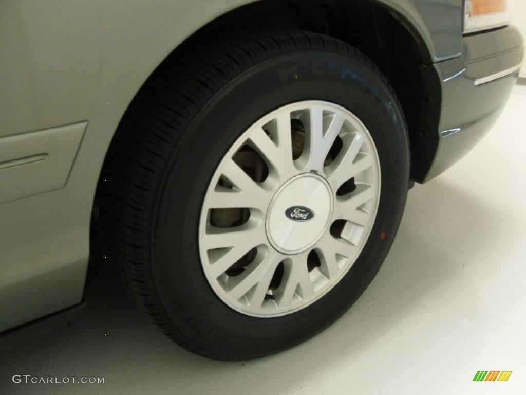 2003 Crown Victoria LX - Arizona Beige Metallic / Medium Parchment photo #24