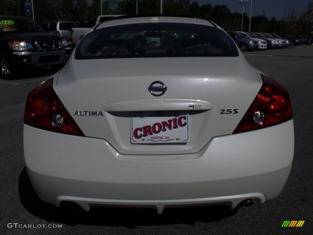 2010 Altima 2.5 S Coupe - Winter Frost White / Charcoal photo #4
