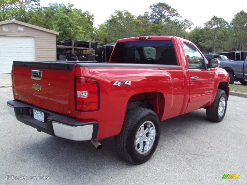 2008 Silverado 1500 LT Regular Cab 4x4 - Victory Red / Dark Titanium photo #7