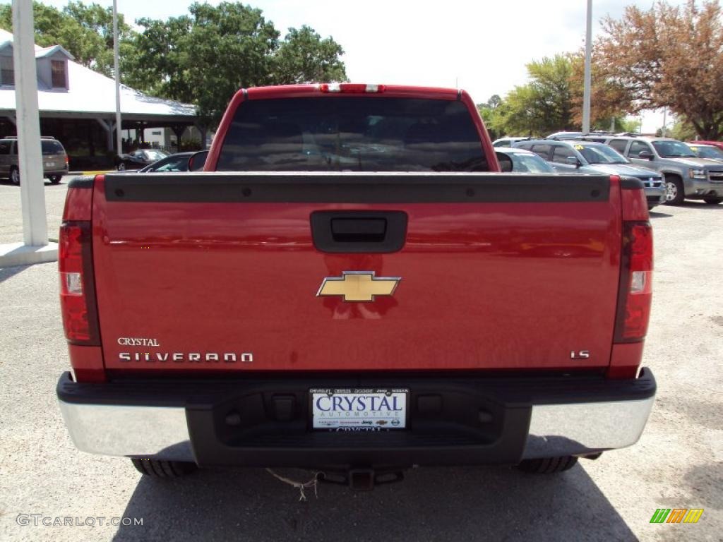 2007 Silverado 1500 LS Regular Cab 4x4 - Victory Red / Dark Titanium Gray photo #6