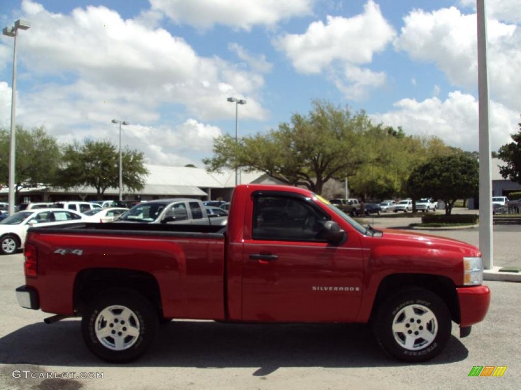 2007 Silverado 1500 LS Regular Cab 4x4 - Victory Red / Dark Titanium Gray photo #8