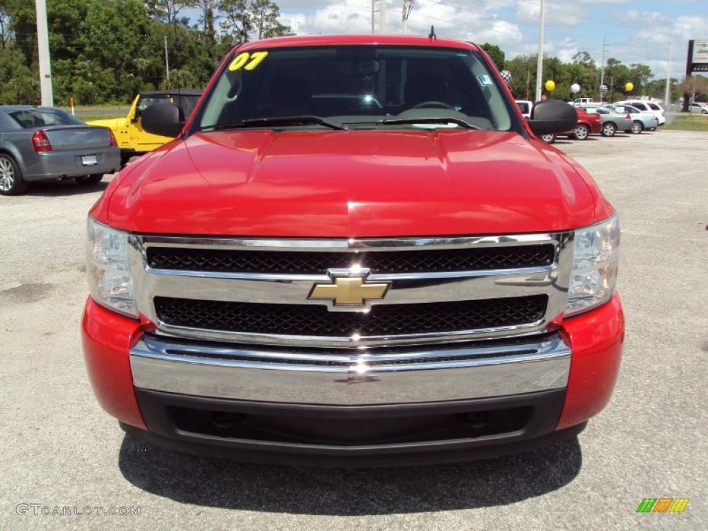 2007 Silverado 1500 LS Regular Cab 4x4 - Victory Red / Dark Titanium Gray photo #11