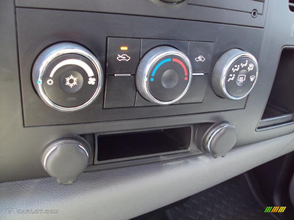 2007 Silverado 1500 LS Regular Cab 4x4 - Victory Red / Dark Titanium Gray photo #18