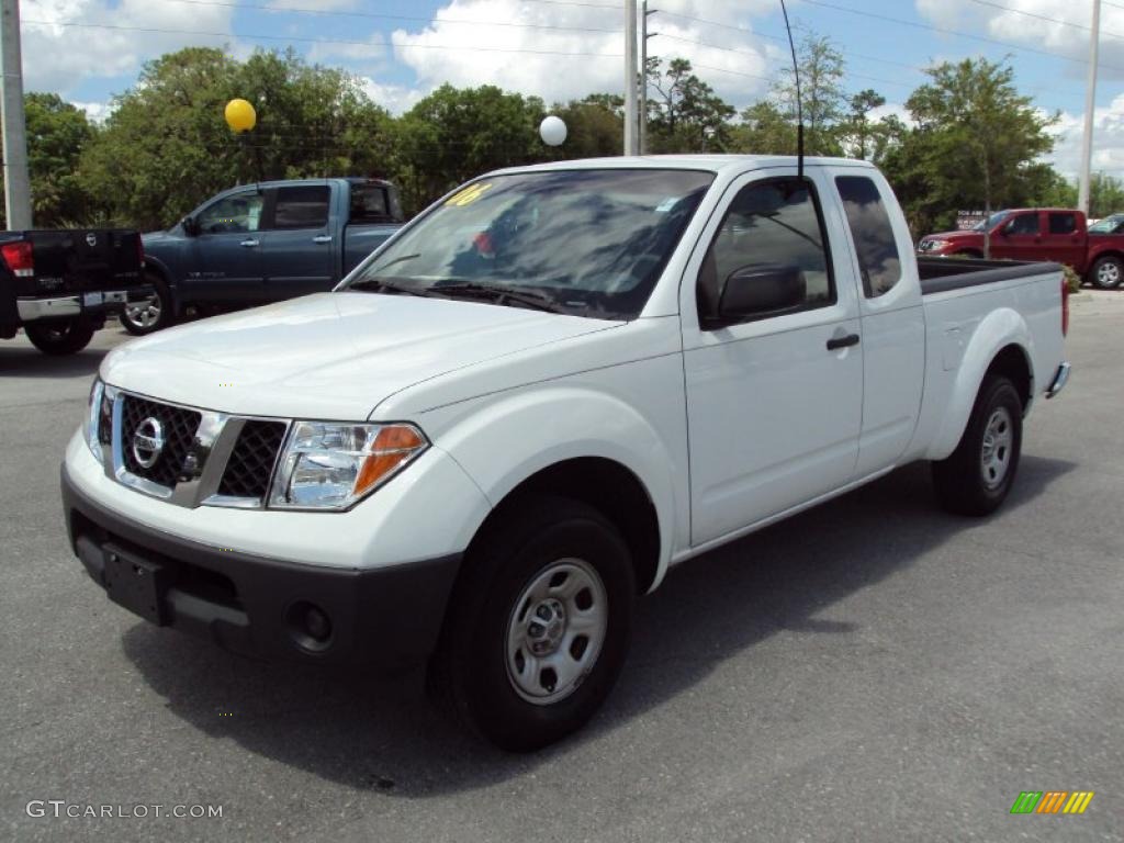 2006 Frontier XE King Cab - Avalanche White / Steel photo #1