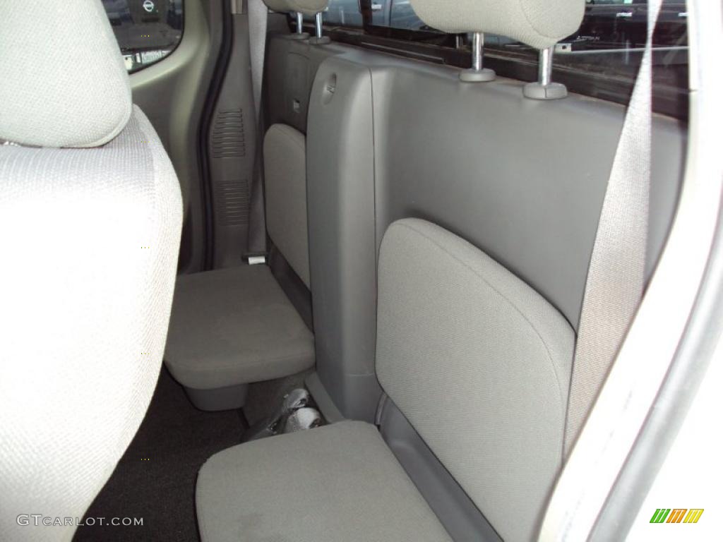 2006 Frontier XE King Cab - Avalanche White / Steel photo #5