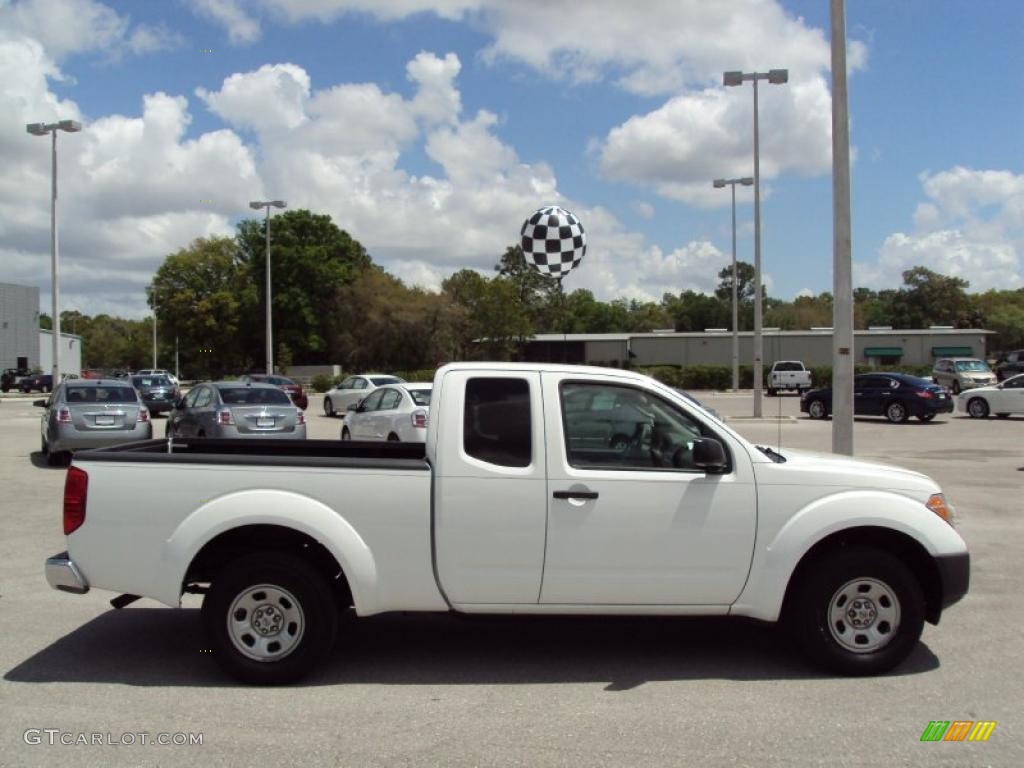 2006 Frontier XE King Cab - Avalanche White / Steel photo #9