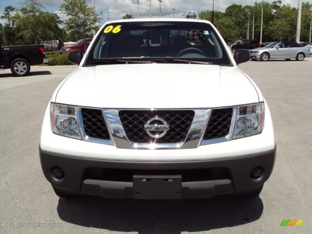 2006 Frontier XE King Cab - Avalanche White / Steel photo #12