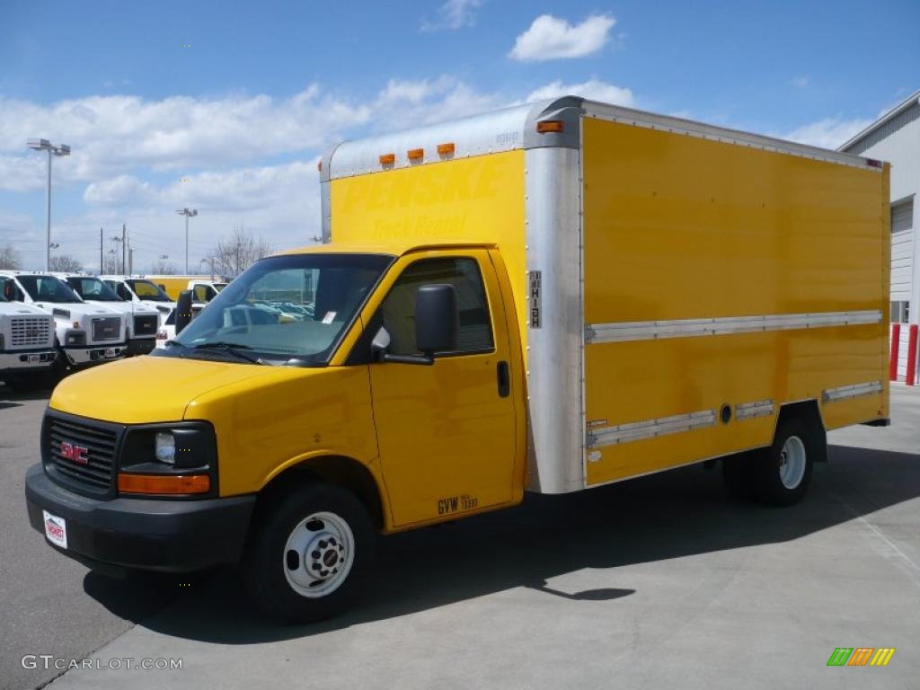 2007 Savana Cutaway 3500 Commercial Cargo Van - Yellow / Medium Pewter photo #3