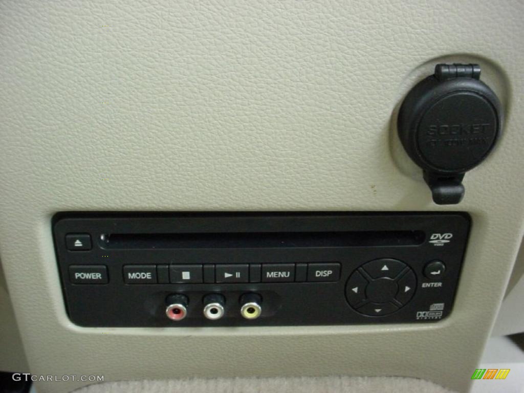 2003 FX 45 AWD - Ivory Pearl White / Willow photo #24