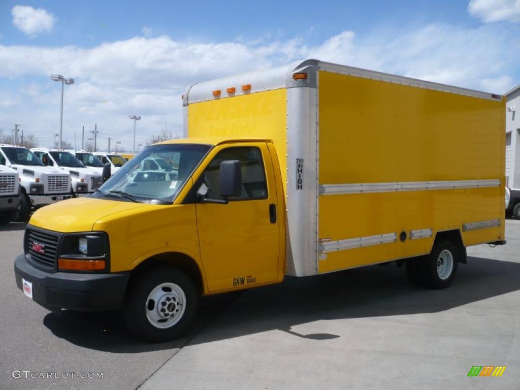 2007 Savana Cutaway 3500 Commercial Cargo Van - Yellow / Medium Pewter photo #3