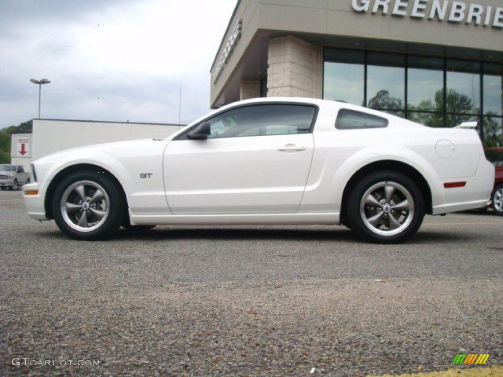 2006 Mustang GT Premium Coupe - Performance White / Dark Charcoal photo #3