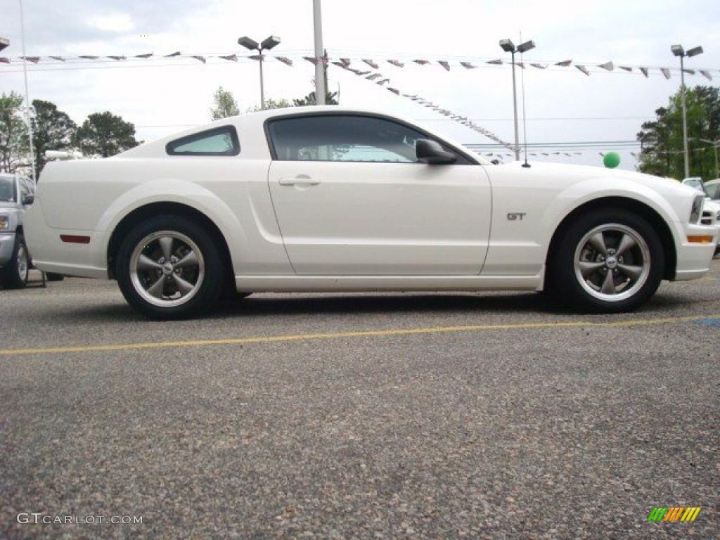 2006 Mustang GT Premium Coupe - Performance White / Dark Charcoal photo #7