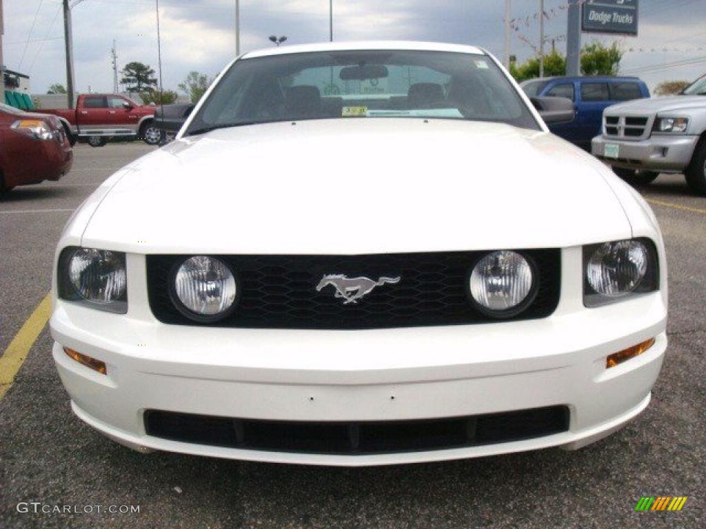 2006 Mustang GT Premium Coupe - Performance White / Dark Charcoal photo #9