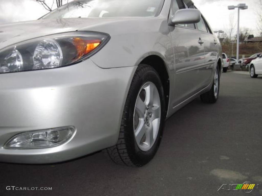 2004 Camry SE V6 - Lunar Mist Metallic / Dark Charcoal photo #25