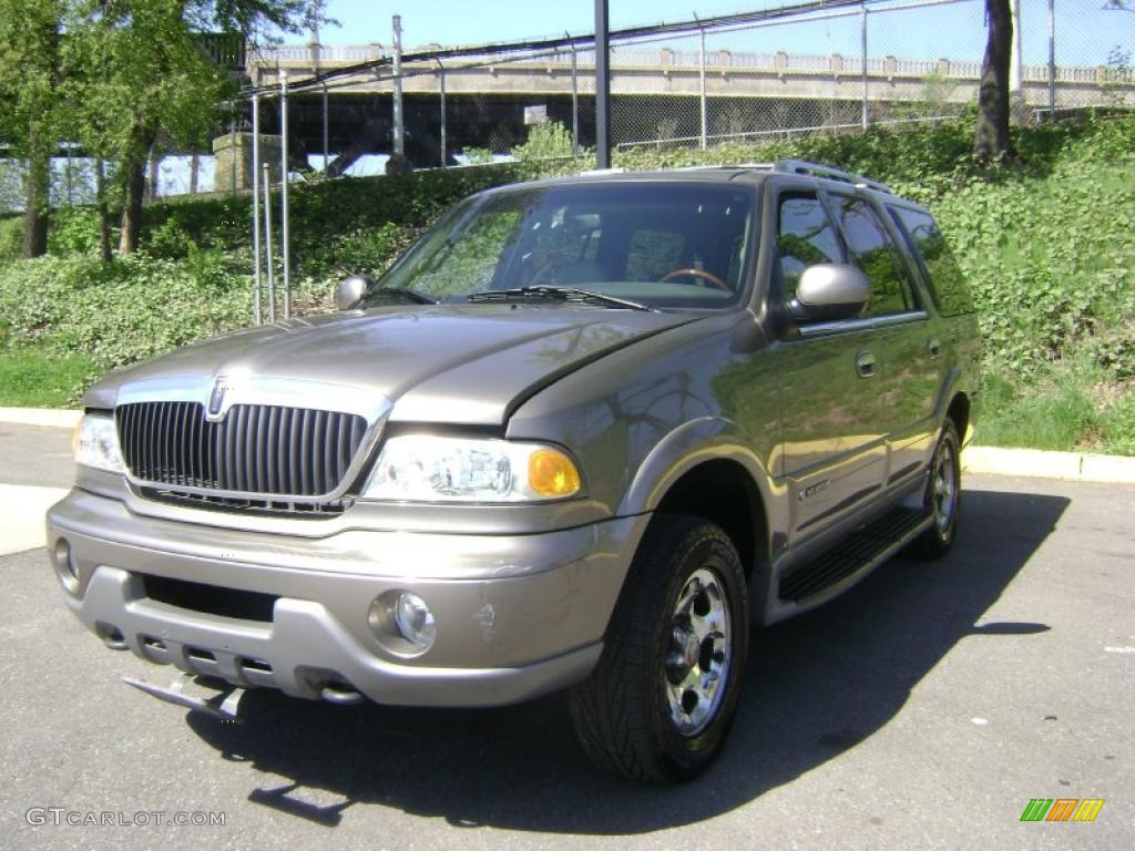 2001 Navigator 4x4 - Mineral Grey Metallic / Medium Graphite photo #3