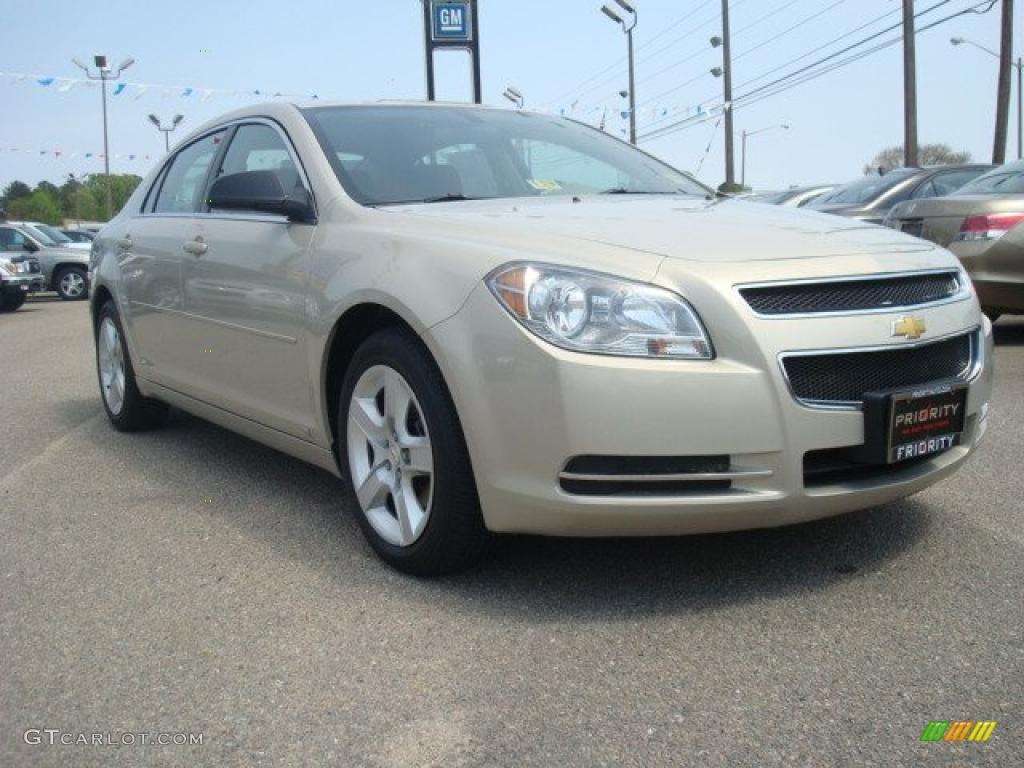 2009 Malibu LS Sedan - Gold Mist Metallic / Titanium photo #8