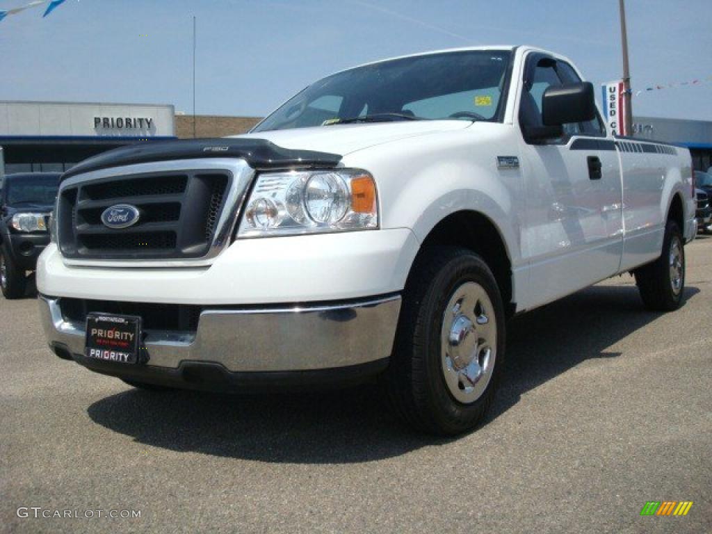 2004 F150 XL Regular Cab - Oxford White / Medium Graphite photo #1