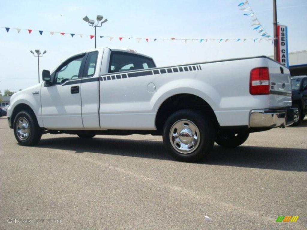 2004 F150 XL Regular Cab - Oxford White / Medium Graphite photo #2