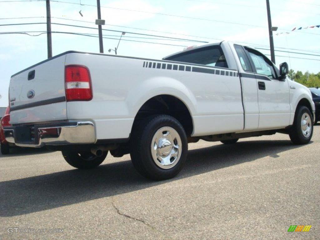 2004 F150 XL Regular Cab - Oxford White / Medium Graphite photo #4
