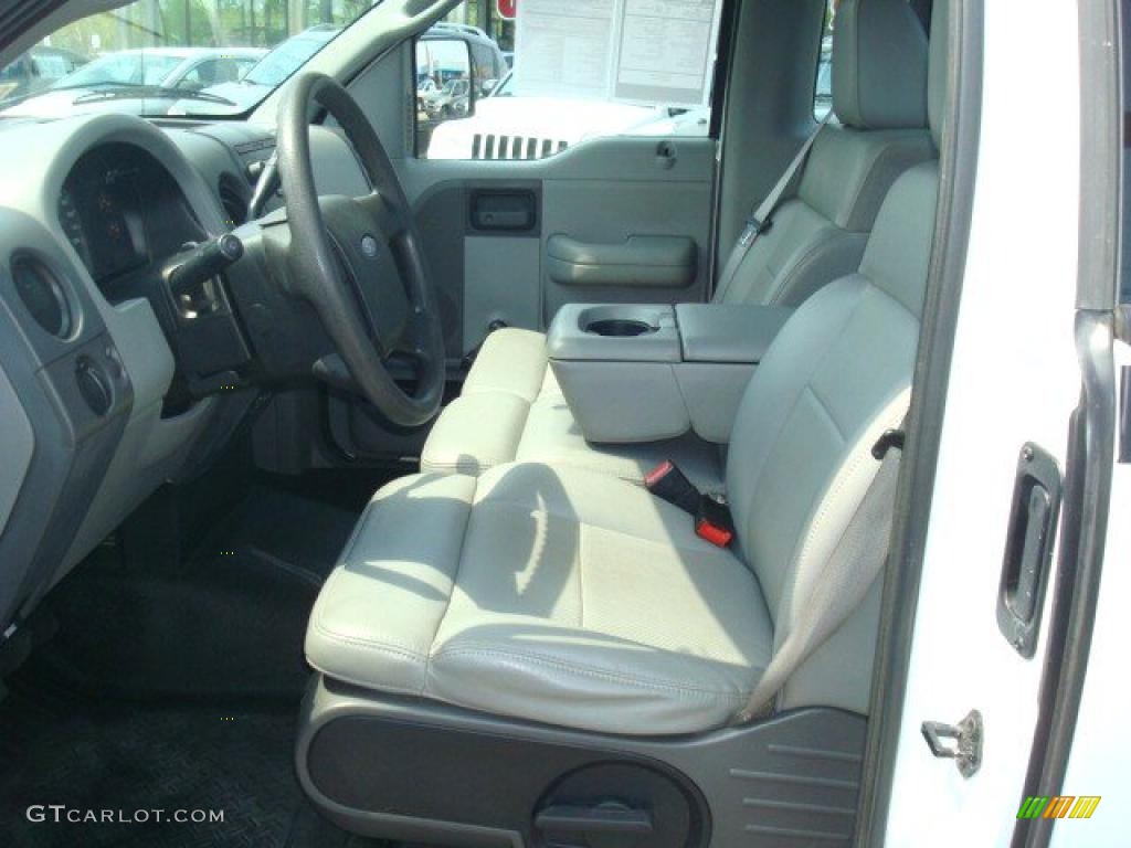 2004 F150 XL Regular Cab - Oxford White / Medium Graphite photo #9