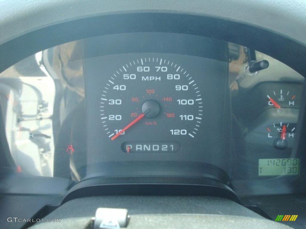 2004 F150 XL Regular Cab - Oxford White / Medium Graphite photo #14