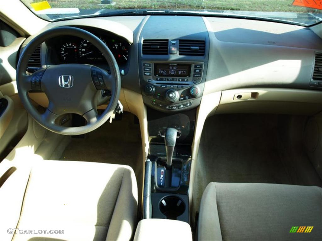 2007 Accord SE Sedan - Taffeta White / Ivory photo #9