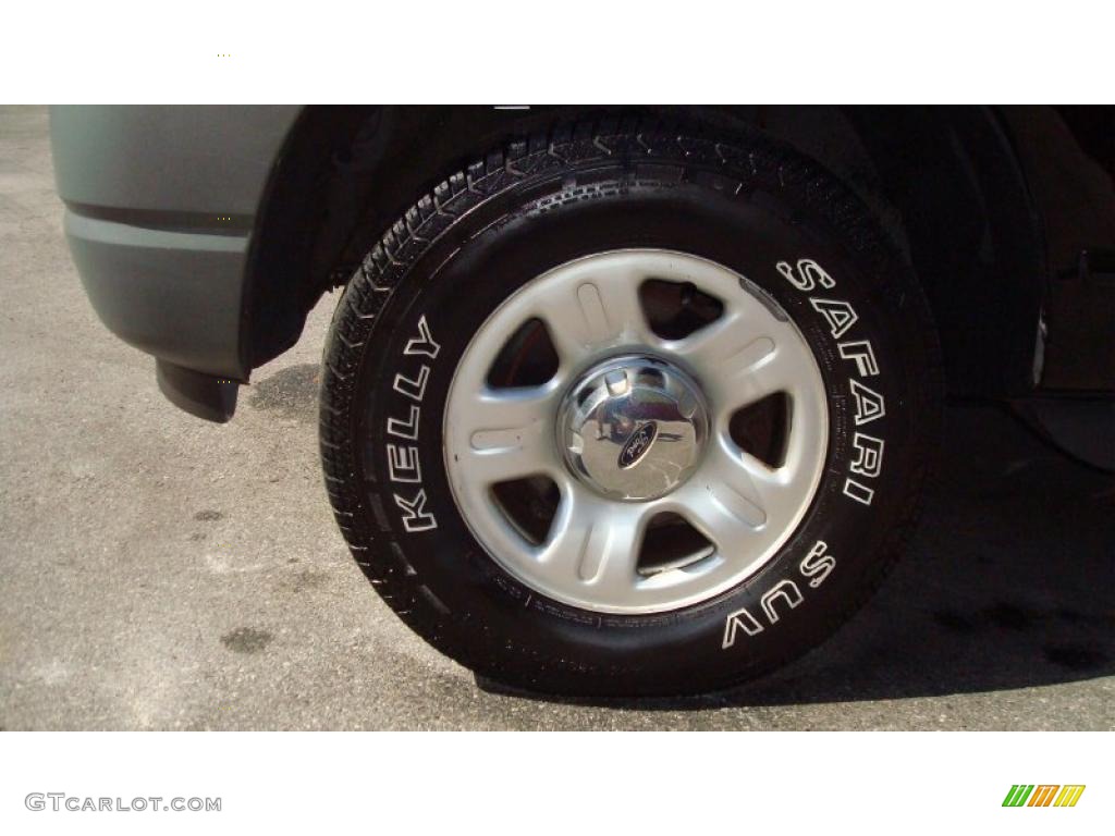 2002 Explorer XLS - Black Clearcoat / Graphite photo #9