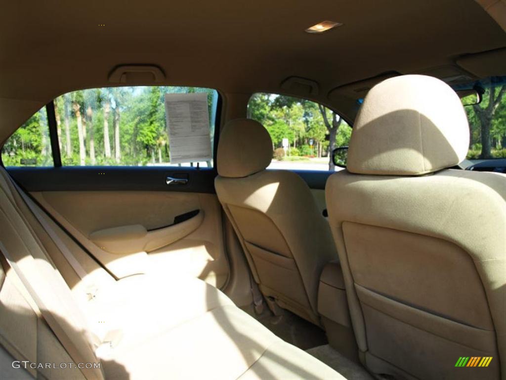 2007 Accord SE Sedan - Taffeta White / Ivory photo #13