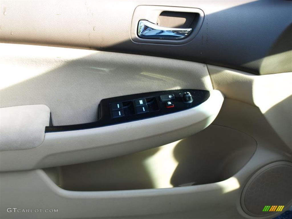2007 Accord SE Sedan - Taffeta White / Ivory photo #14